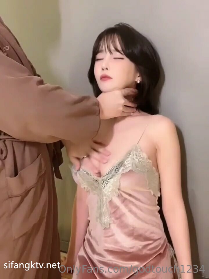 MOGI-098 【初撮り】【中出し了承】クールでおとなしめの美容部員さん。制服脱いだら超美白スレンダーボディ。